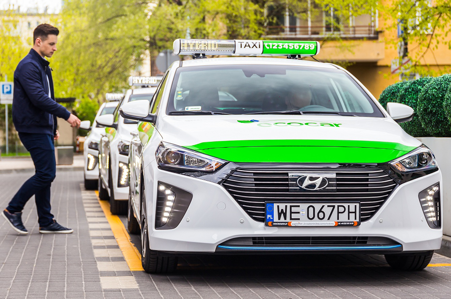 EcoCar powiększa flotę aut hybrydowych i wprowadza na